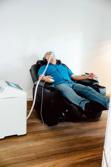 IHHT-Sauerstofftraining in entspannter Liegeposition